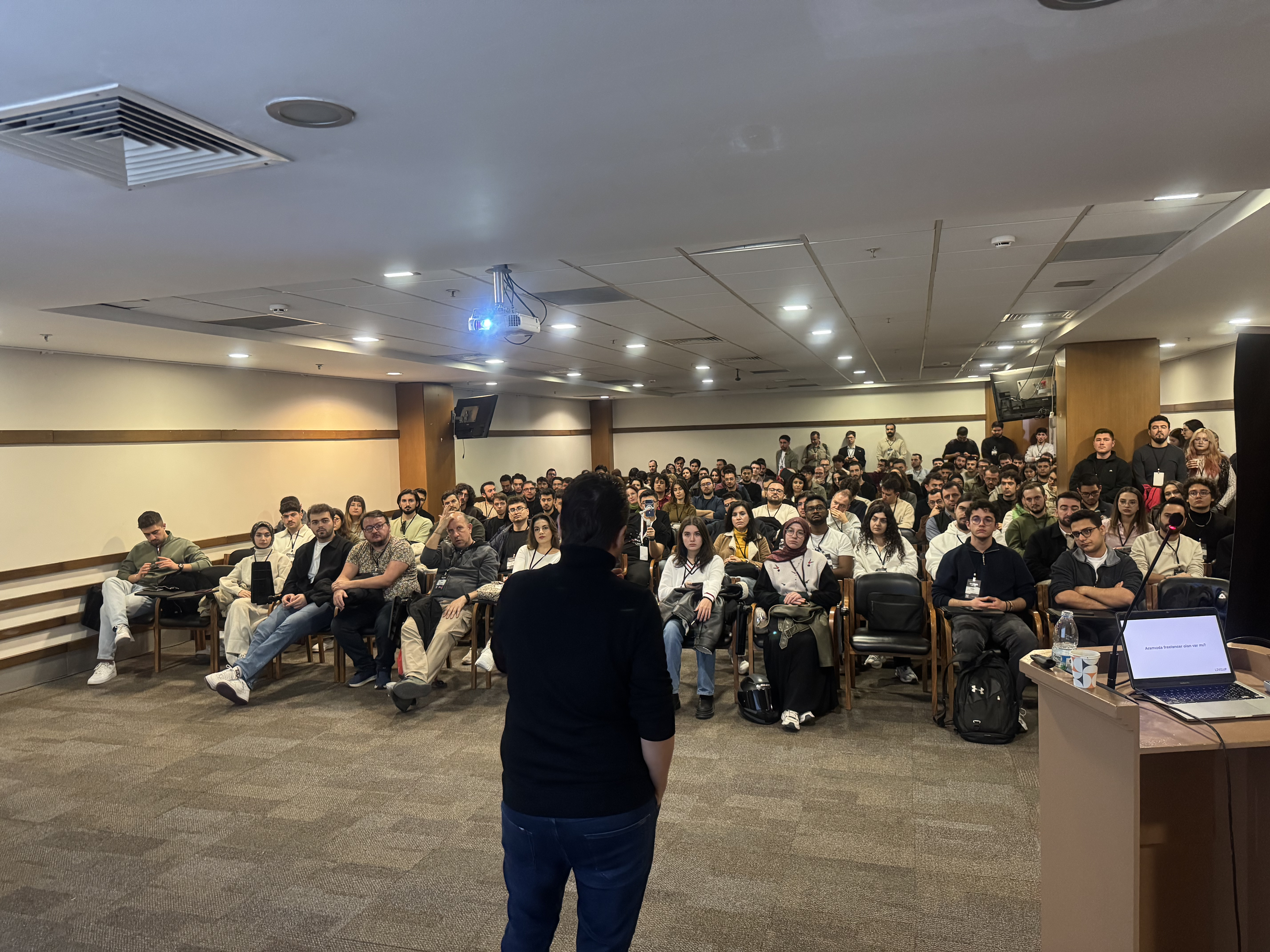 Google DevFest İzmir 2025’te İlham Veren Buluşma; Dijital Pazarlama ile Liderliğe Giden Yol